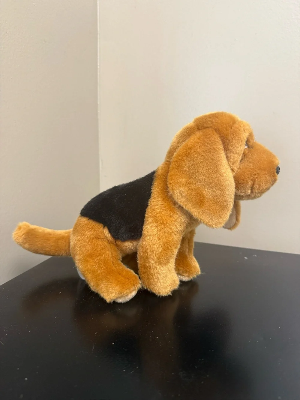 Demdaco Plush Brown and black Bloodhound